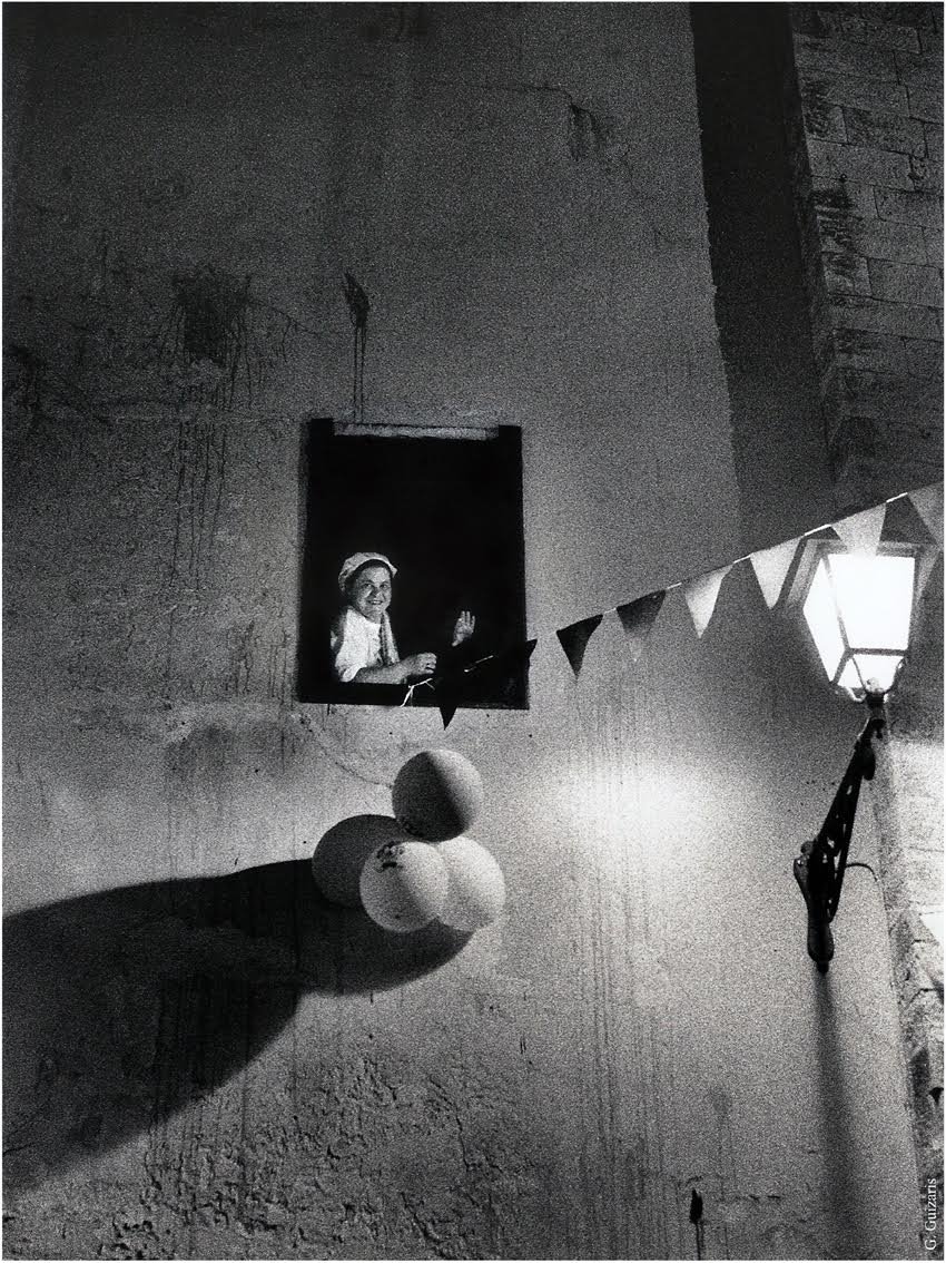 Signore-Οι γυναίκες του Γιώργου Γκιζάρη παίζουν με το φως και την καθημερινή ζωή [εικόνες] | iefimerida.gr 0