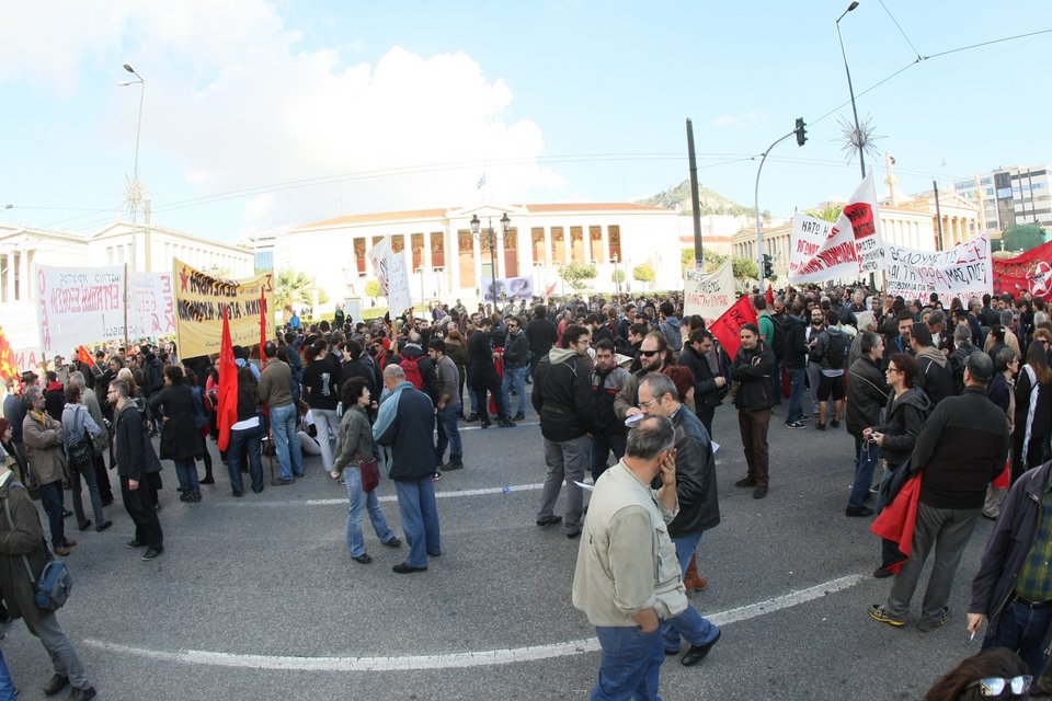 Η μαθητική πορεία για τον Γρηγορόπουλο στα Προπύλαια [εικόνες & βίντεο] | iefimerida.gr 1
