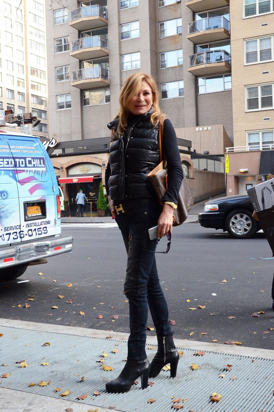 Αυτή είναι «μεταρρύθμιση»: Στη Νέα Υόρκη έβαλαν ειδικές σχάρες για να μην χαλάνε οι γόβες-στιλέτο [εικόνες] | iefimerida.gr 5