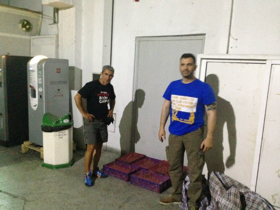 Σύλληψη λαθρεμπόρων στον Πειραιά για παράνομη διακίνηση 330 πτηνών [εικόνες] | iefimerida.gr 0