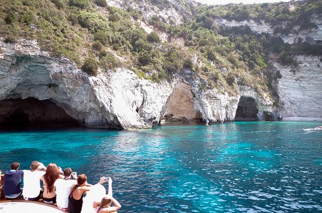 Ισπανικό ταξιδιωτικό site υποκλίνεται στις ελληνικές θάλασσες: Οι 10 γωνιές που μοιάζουν με φυσική πισίνα [εικόνες] | iefimerida.gr 9