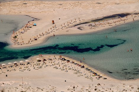 Ισπανικό ταξιδιωτικό site υποκλίνεται στις ελληνικές θάλασσες: Οι 10 γωνιές που μοιάζουν με φυσική πισίνα [εικόνες] | iefimerida.gr 6