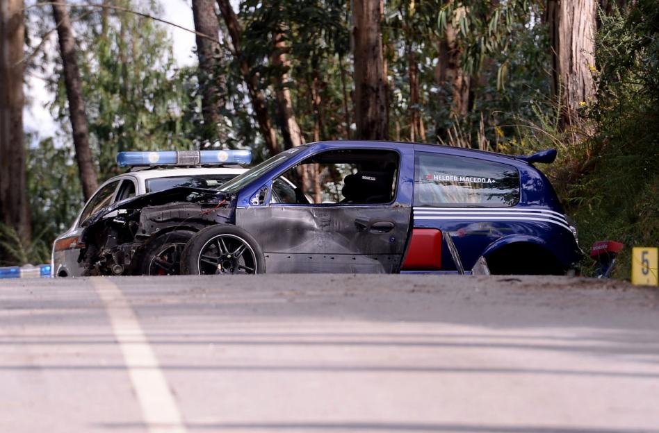 Τραγωδία στην Πορτογαλία: Αγωνιστικό αυτοκίνητο έπεσε πάνω σε θεατές -Νεκρά δύο παιδιά και μια γυναίκα [εικόνες] | iefimerida.gr 3