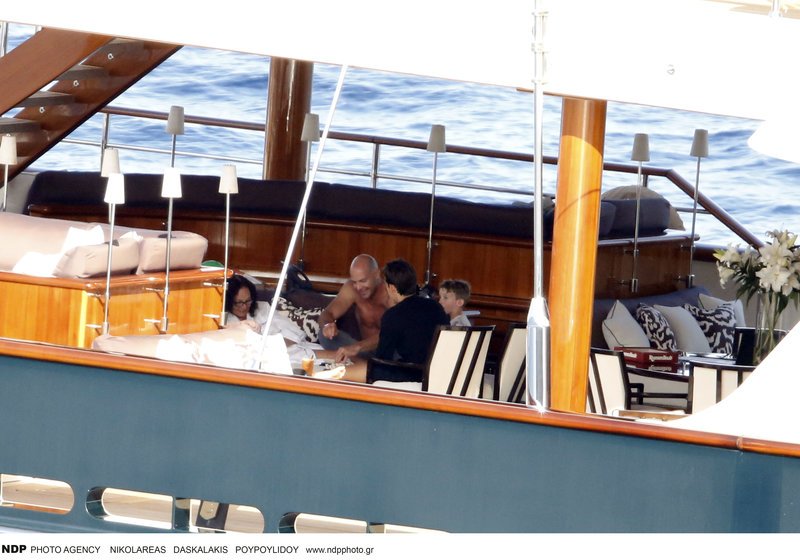 Στη Σκιάθο ένας από τους πιο πλούσιους επιχειρηματίες του κόσμου -Με το πλωτό παλάτι του [εικόνες] | iefimerida.gr 1