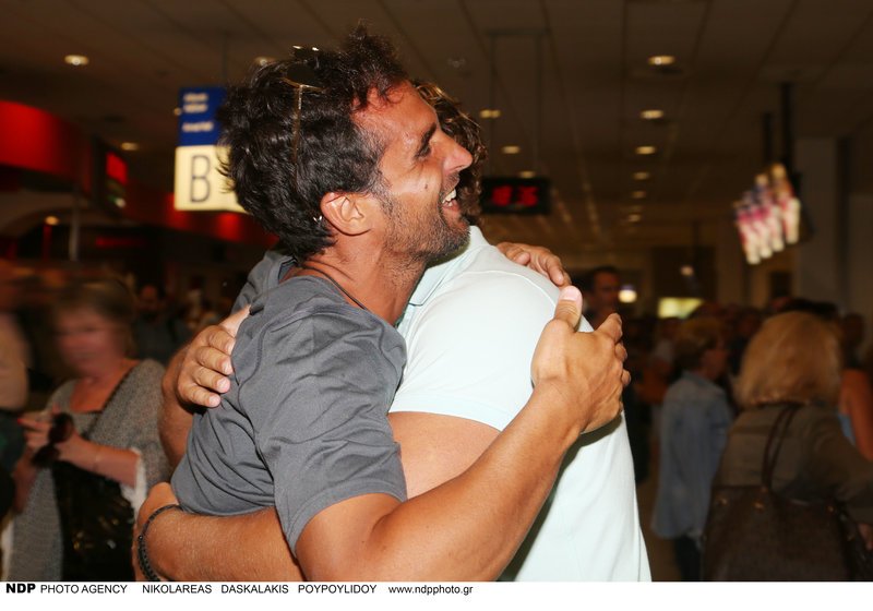 Η έκπληξη του Δρυμωνάκου στον Νάσο Παπαργυρόπουλο -Τον περίμενε στο αεροδρόμιο [εικόνες]  | iefimerida.gr 4