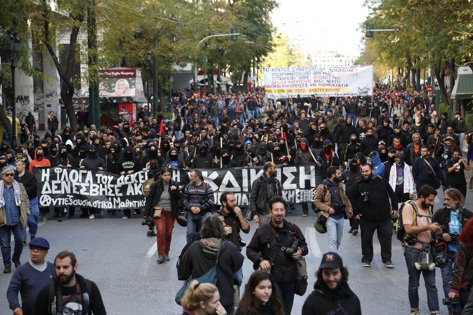 Η μαθητική πορεία για τον Γρηγορόπουλο στα Προπύλαια [εικόνες & βίντεο] | iefimerida.gr 6