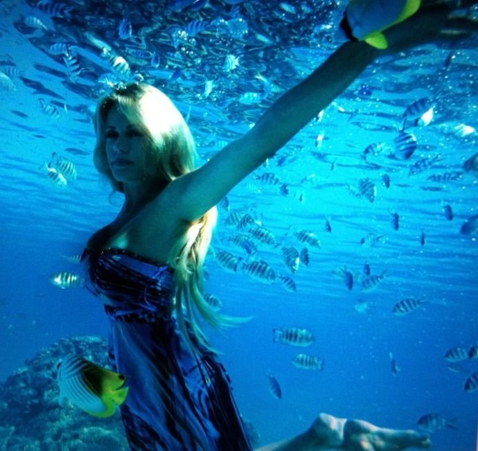 H αναπάντεχη υποβρύχια φωτογράφηση της Ζέτας Μακρυπούλια [εικόνες]  | iefimerida.gr 0