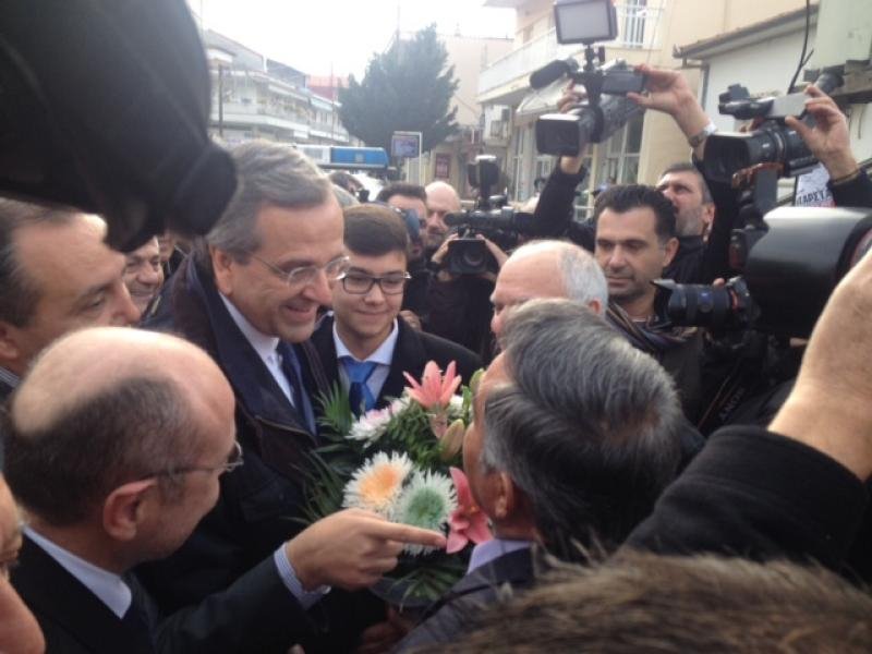 Ο Σαμαράς στα καφενεία της Θεσσαλονίκης: Το τσάι με λεμόνι που ήπιε και το ποίημα ενός συνταξιούχου [εικόνες & βίντεο] | iefimerida.gr 0