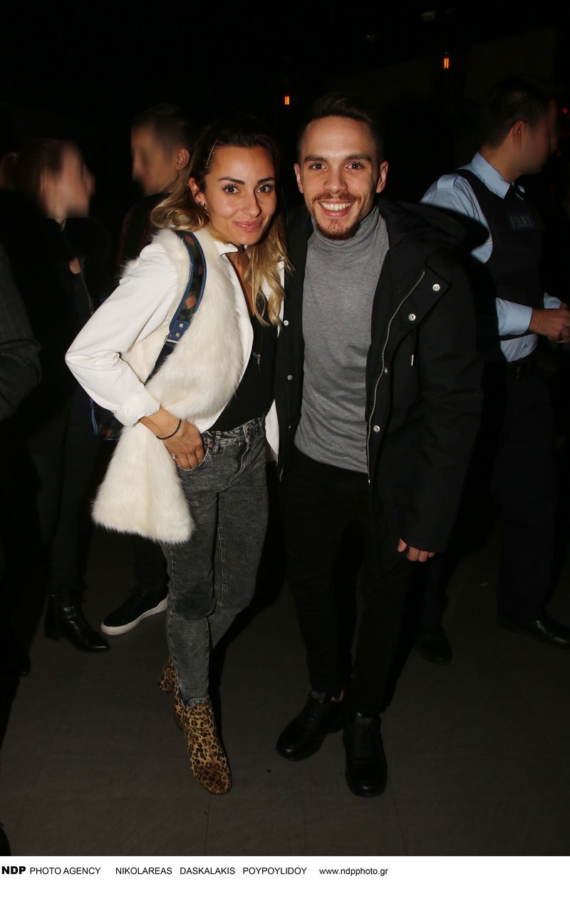  Λευτέρης Πετρούνιας-Βασιλική Μιλλούση: Φουλ ερωτευμένοι σε βραδινή τους έξοδο τα Χριστούγεννα [εικόνες] | iefimerida.gr 4