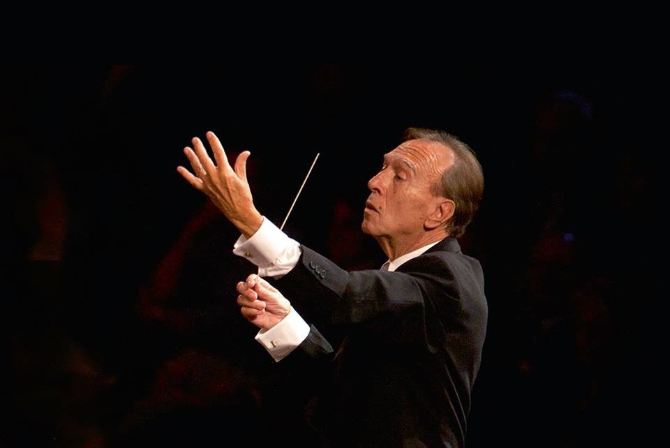 Πρωτόφαντες εικόνες: Κατά χιλιάδες οι Ιταλοί περικυκλώνουν τη Σκάλα του Μιλάνου για το τελευταίο αντίο στον μαέστρο Αμπάντο [εικόνες&βίντεο] | iefimerida.gr 0