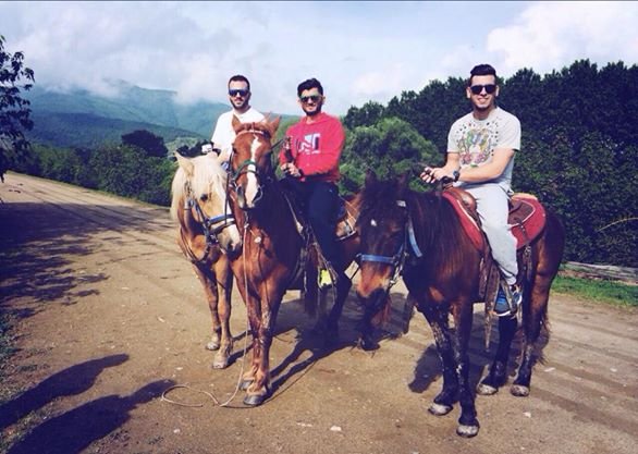 Ο γύρος της Ελλάδας σε 13 ημέρες -Οι τέσσερις παιδικοί φίλοι που έκαναν το όνειρο πραγματικότητα [εικόνες] | iefimerida.gr 1