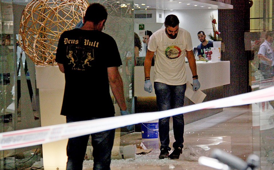 Τρόμος στη Βαρκελώνη -Μασκοφόροι άνοιξαν πυρ σε ξενοδοχείο στη Ράμπλα [εικόνες] | iefimerida.gr 9