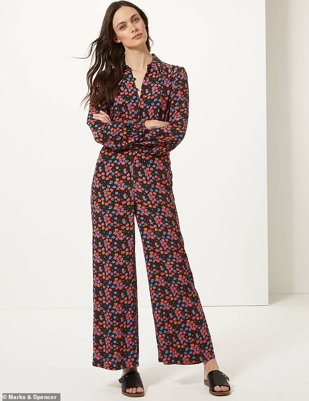 Για αυτό το φλοράλ, οικονομικό jumpsuit από τα Marks & Spencer έγινε... σφαγή [εικόνες] | iefimerida.gr 0