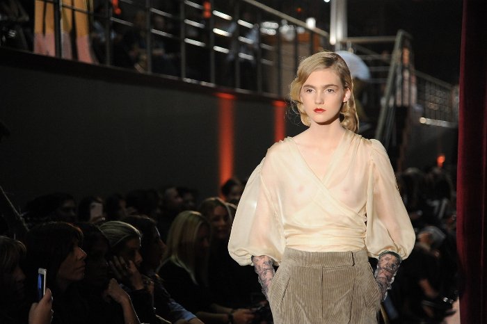 Η vintage πασαρέλα της Madame Shoushou στον Ιππόδρομο, με τη στήριξη του ΟΠΑΠ [εικόνες] | iefimerida.gr 8