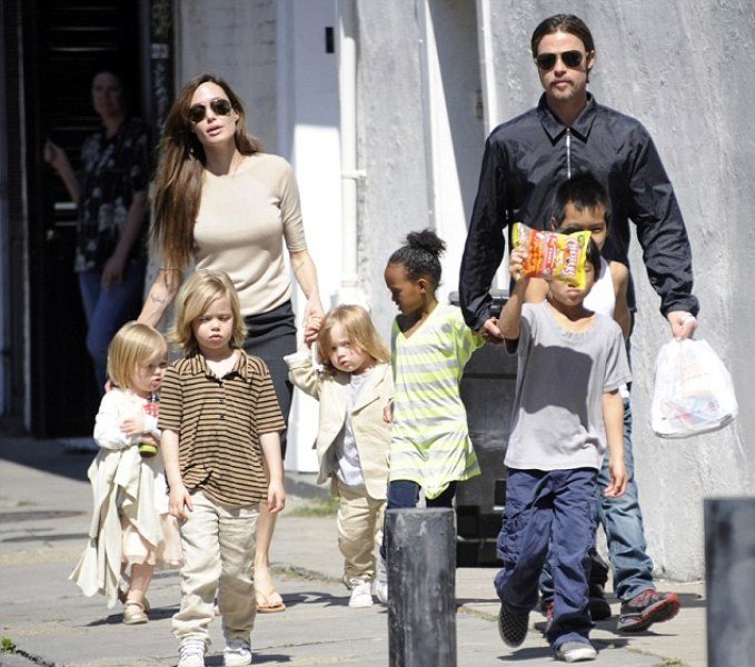 Η Αντζελίνα Τζολί επιτέλους παντρεύεται τον Μπραντ Πιτ! [εικόνες] | iefimerida.gr 3