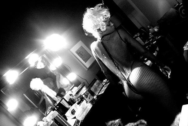 H Rihanna έβαλε φωτιά στο Instagram – Γυμνή, με διχτυωτή φόρμα σε γυρίσματα βίντεο κλιπ [εικόνες] | iefimerida.gr 4