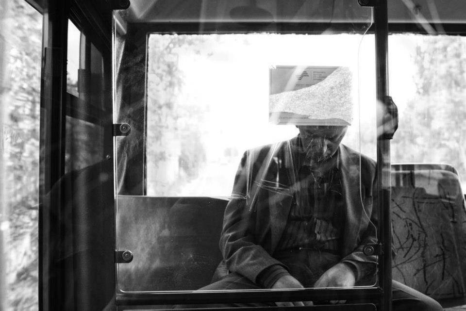 «Ανθρωποι στην πόλη»: Οι Αθηναίοι φωτογραφίζονται στην πραγματική τους ζωή και σοκάρουν [εικόνες] | iefimerida.gr 8