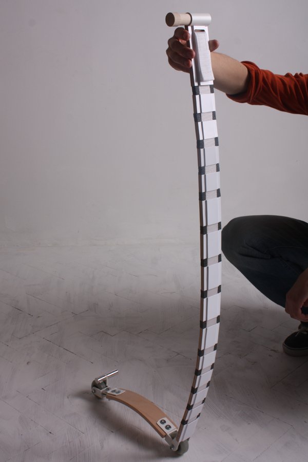 Απλά... εφευρετικοί: Πώς μια ζώνη για το παντελόνι γίνεται και... πατίνι για το δρόμο  [εικόνες&βίντεο] | iefimerida.gr 4