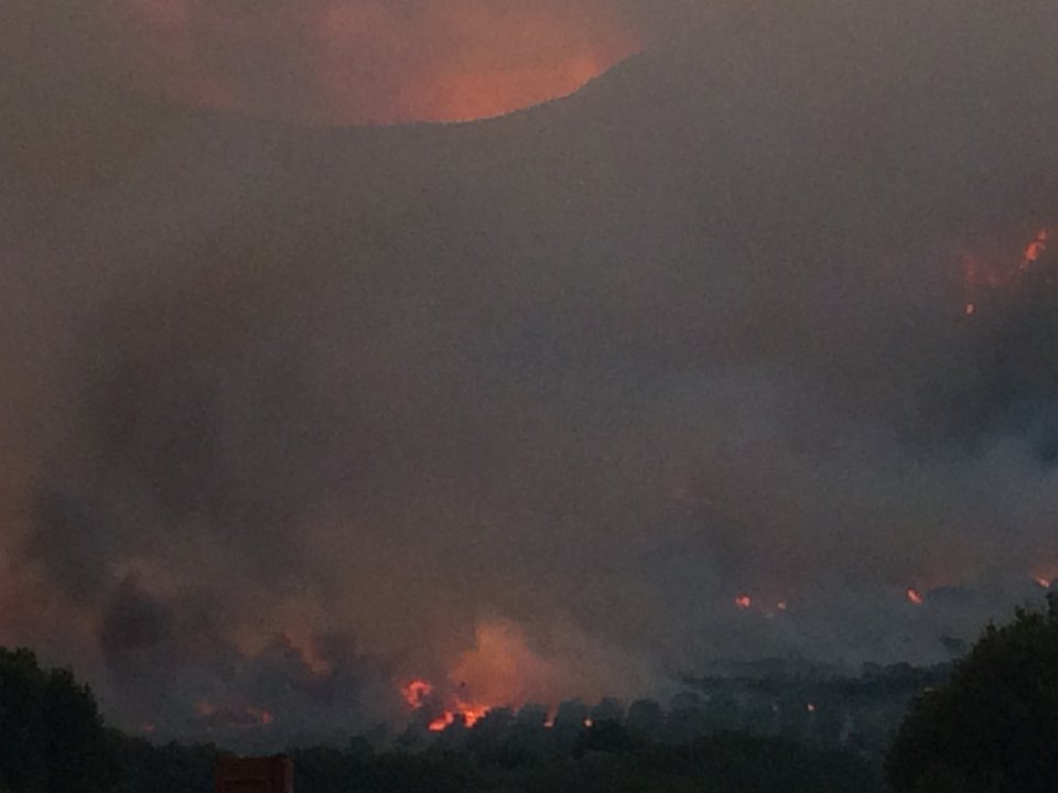 Πύρινο μέτωπο 5 χιλιομέτρων κατακαίει την Αιτωλοακαρνανία [εικόνες] | iefimerida.gr 1