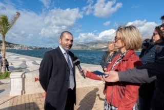 Ο Γενικός Διευθυντής Εμπορίας Ομίλου ΕΛΠΕ & Διευθύνων Σύμβουλος της ΕΚΟ κ. Ρομπέρτο Καραχάννας, σε δηλώσεις του προς τους εκπροσώπους των τοπικών ΜΜΕ.
