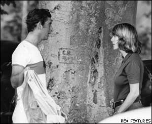 Ενα από τα σκάνδαλα που εκτροχίασαν το βρετανικό παλάτι -Τα ερωτικά τηλεφωνήματα με τους απίστευτους διαλόγους Καρόλου-Καμίλας [εικόνες] | iefimerida.gr 4