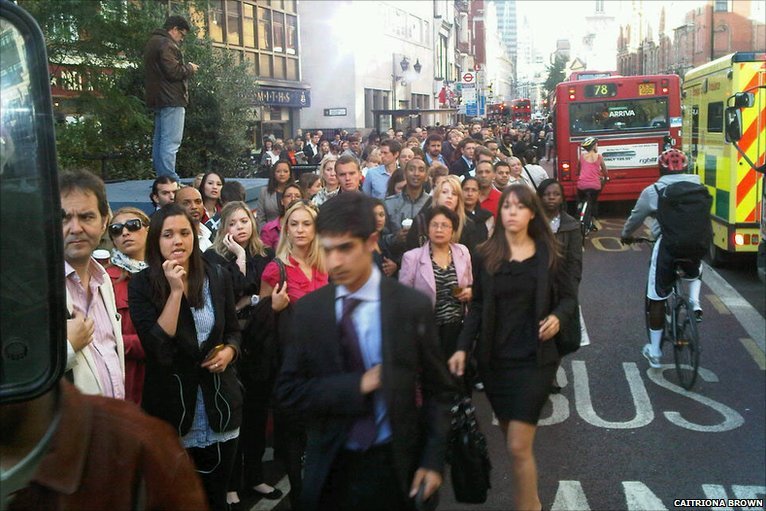 Κυκλοφοριακό χάος στο Λονδίνο, λόγω της απεργίας του υπόγειου σιδηρόδρομου [εικόνες] | iefimerida.gr 8