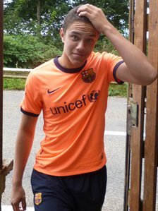 Πώς συνηθισμένοι νέοι Ευρωπαίοι μετατρέπονται σε αντάρτες στη Συρία [εικόνες] | iefimerida.gr 1