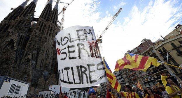 Είναι τρελοί οι Καταλανοί – Πιάστηκαν από τα χέρια σε αλυσίδα 400 χλμ. απαιτώντας την ανεξαρτησία τους [εικόνες] | iefimerida.gr 2