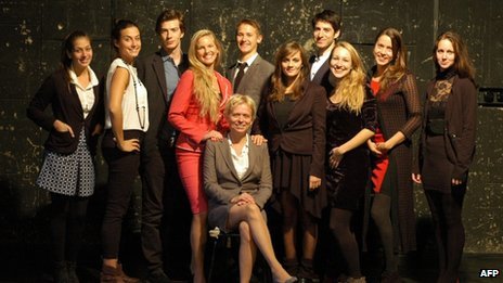 Φοιτητές διαμαρτυρήθηκαν γυμνοί επειδή το Πανεπιστήμιο τους απαγόρευσε να φορούν φούστες και σαγιονάρες [εικόνες]  | iefimerida.gr 1