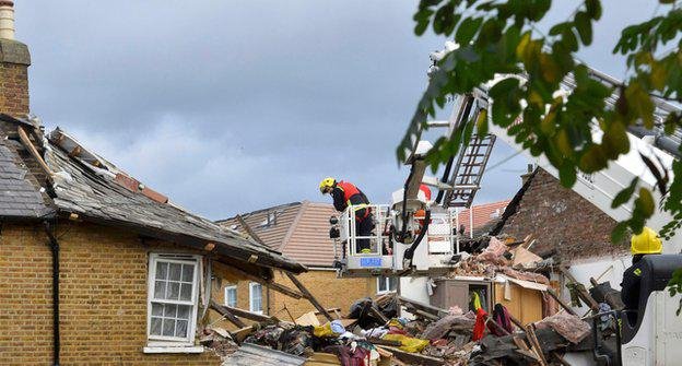 Χάος στη Βρετανία – Τέσσερις νεκροί από τη φονική κακοκαιρία, παρέλυσε η χώρα [εικόνες] | iefimerida.gr 4