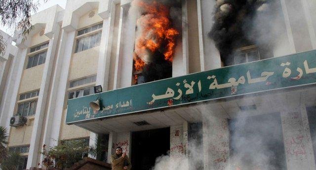 Φλέγεται ξανά το Κάιρο -Συγκρούσεις φοιτητών- αστυνομίας, πληροφορίες για έναν νεκρό [εικόνες] | iefimerida.gr 0