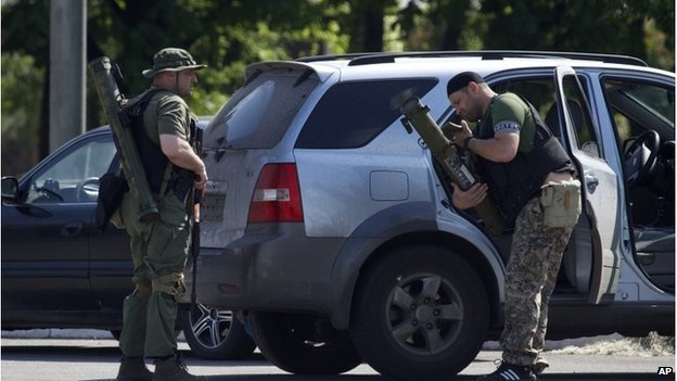 Μαύροι καπνοί πάνω από το Ντόνετσκ -Μάχες στο αεροδρόμιο της πόλης με πυραύλους [εικόνες] | iefimerida.gr 1