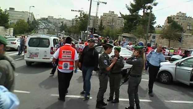 Φονική επίθεση στην Ιερουσαλήμ: Οδηγός χτύπησε πεζούς με φορτηγό [εικόνες & βίντεο] | iefimerida.gr 1