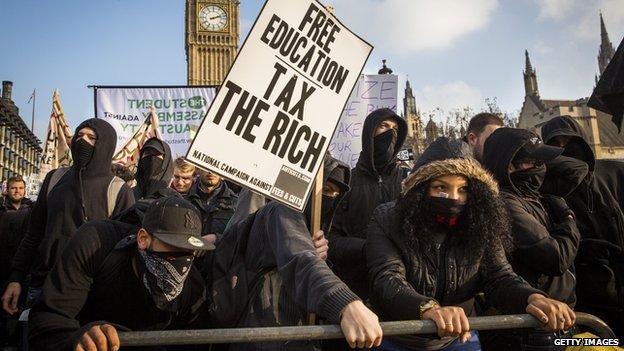 Bία στο Λονδίνο: Συγκρούσεις αστυνομίας και φοιτητών [εικόνες&βίντεο] | iefimerida.gr 2