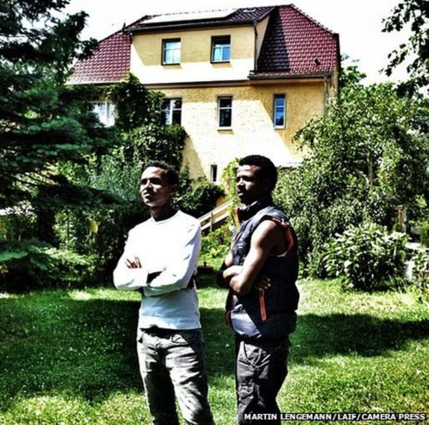 Βουλευτής της Μέρκελ μοιράζεται το σπίτι του με μετανάστες [εικόνες] | iefimerida.gr 0