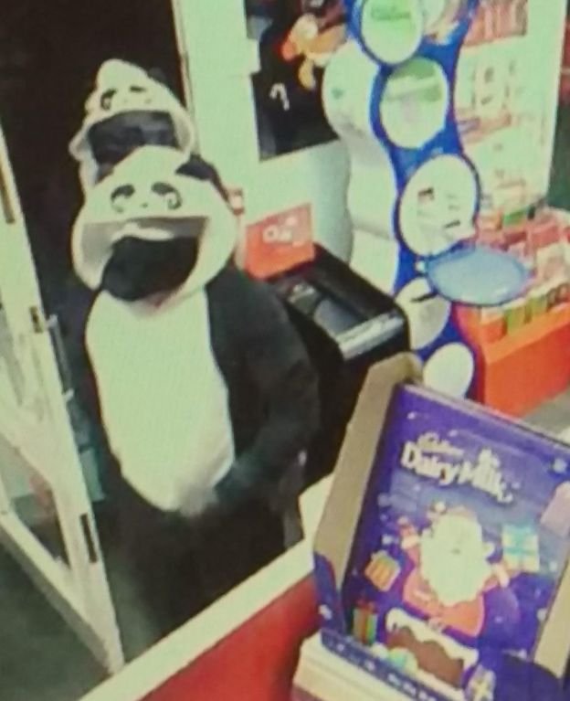 Ντύθηκαν… πάντα και λήστεψαν μαγαζί [εικόνες] | iefimerida.gr 0