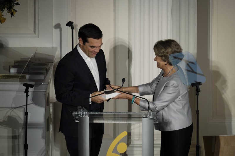 Νέα εμφάνιση της Περιστέρας Μπαζιάνα στη Νέα Υόρκη -Με λευκό κοστούμι [εικόνες] | iefimerida.gr 13