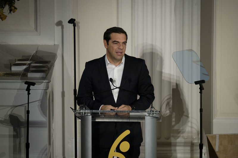 Νέα εμφάνιση της Περιστέρας Μπαζιάνα στη Νέα Υόρκη -Με λευκό κοστούμι [εικόνες] | iefimerida.gr 4