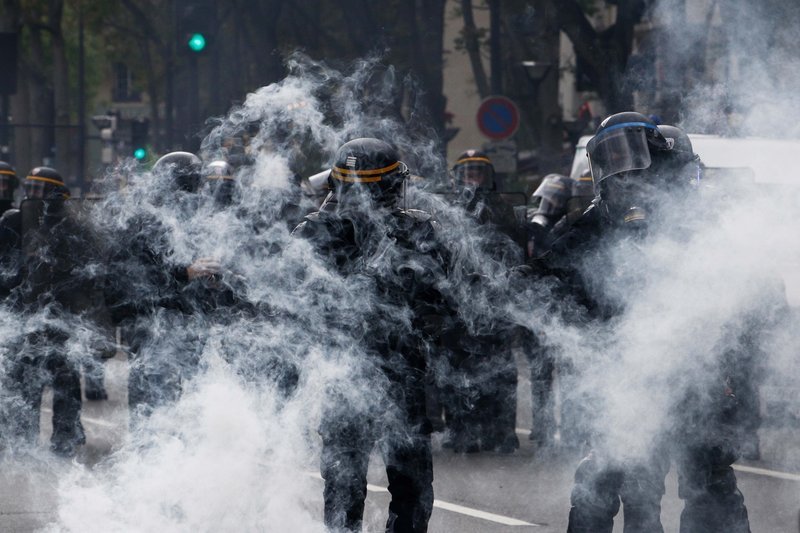 Παρίσι: Αγριες συγκρούσεις αστυνομίας και Black Blocs μετά την πορεία για την Πρωτομαγιά [εικόνες & βίντεο] | iefimerida.gr 10