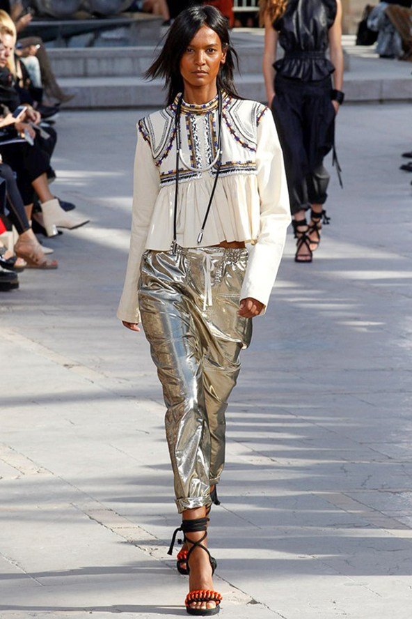 Μόδα με έμπνευση από το διάστημα -Το ασημί είναι το χρώμα της άνοιξης [εικόνες] | iefimerida.gr 7