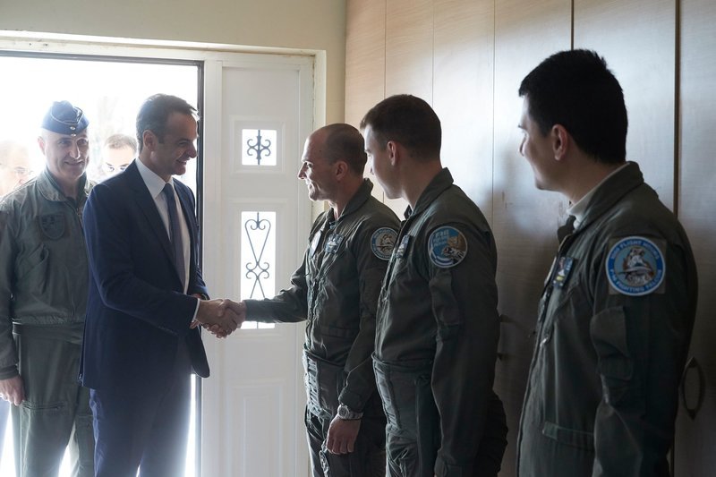 Στη Λήμνο ο Μητσοτάκης: Συναντήθηκε με αξιωματικούς της 130 Σμηναρχίας Μάχης, δασκάλους και παιδιά | iefimerida.gr 2