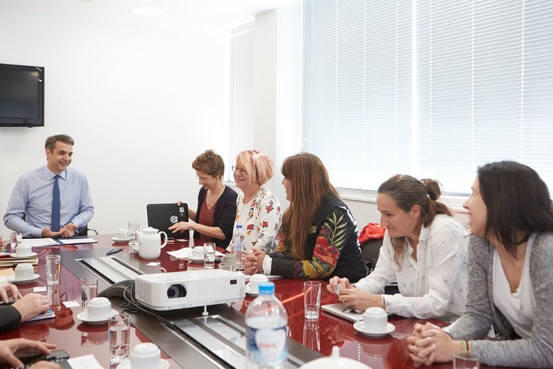 Με εκπροσώπους φιλοζωικών συναντήθηκε ο Μητσοτάκης: Διάλογος από μηδενική βάση [εικόνες] | iefimerida.gr 0