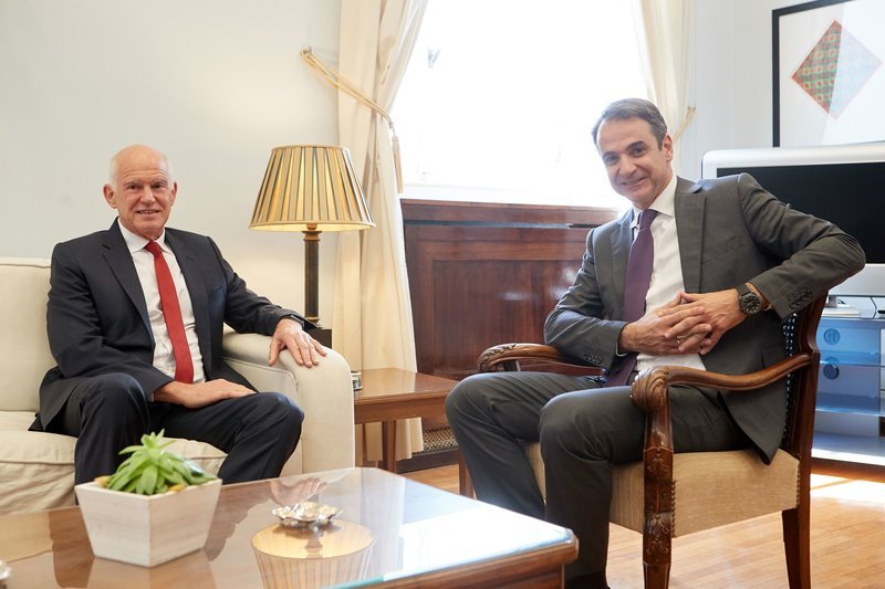 Τι συζήτησαν Μητσοτάκης-Παπανδρέου για τα εθνικά [εικόνες] | iefimerida.gr 1