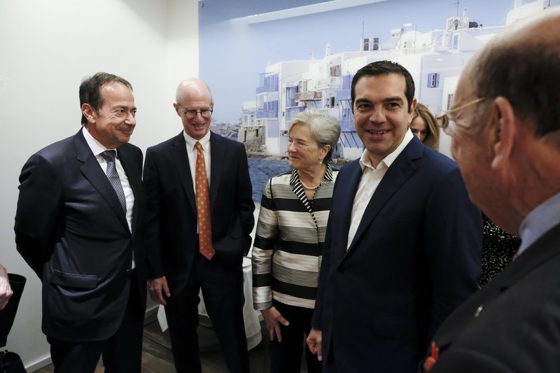 Νέα εμφάνιση της Περιστέρας Μπαζιάνα στη Νέα Υόρκη -Με λευκό κοστούμι [εικόνες] | iefimerida.gr 10