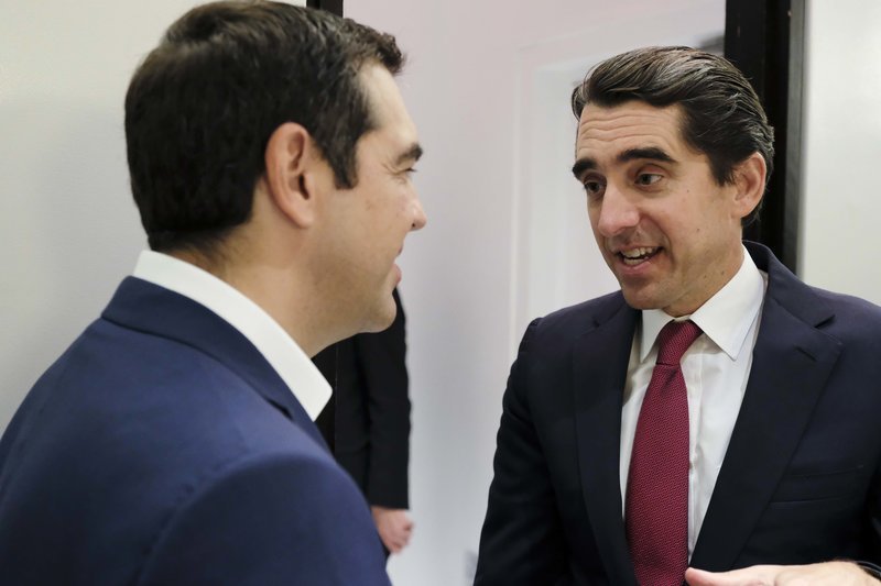 Νέα εμφάνιση της Περιστέρας Μπαζιάνα στη Νέα Υόρκη -Με λευκό κοστούμι [εικόνες] | iefimerida.gr 8