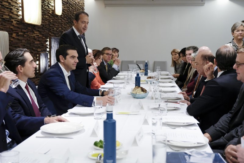 Νέα εμφάνιση της Περιστέρας Μπαζιάνα στη Νέα Υόρκη -Με λευκό κοστούμι [εικόνες] | iefimerida.gr 6