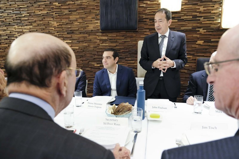 Νέα εμφάνιση της Περιστέρας Μπαζιάνα στη Νέα Υόρκη -Με λευκό κοστούμι [εικόνες] | iefimerida.gr 5