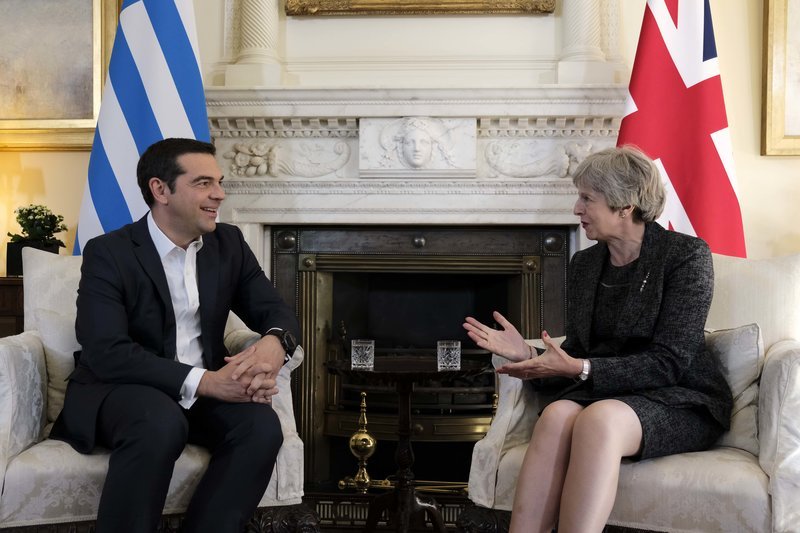 Ο Τσίπρας στην Ντάουνινγκ Στριτ -Τα κόκκινα γοβάκια της Τερέζα Μέι, ο σφιγμένος πρωθυπουργός [εικόνες] | iefimerida.gr 6