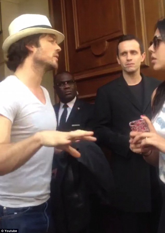 Σνομπ σταρ αρνήθηκε να φωτογραφηθεί με φαν του και αυτή ξέσπασε σε κλάματα [εικόνες & βίντεο] | iefimerida.gr 1