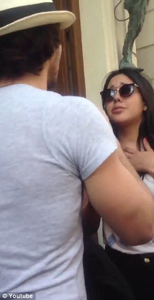 Σνομπ σταρ αρνήθηκε να φωτογραφηθεί με φαν του και αυτή ξέσπασε σε κλάματα [εικόνες & βίντεο] | iefimerida.gr 2